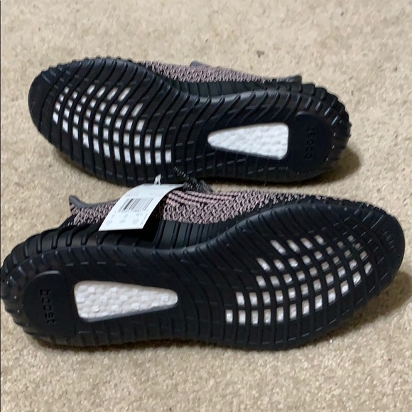 Yeezy Boost 350 v2 - Yecheil - Picture 3 of 6